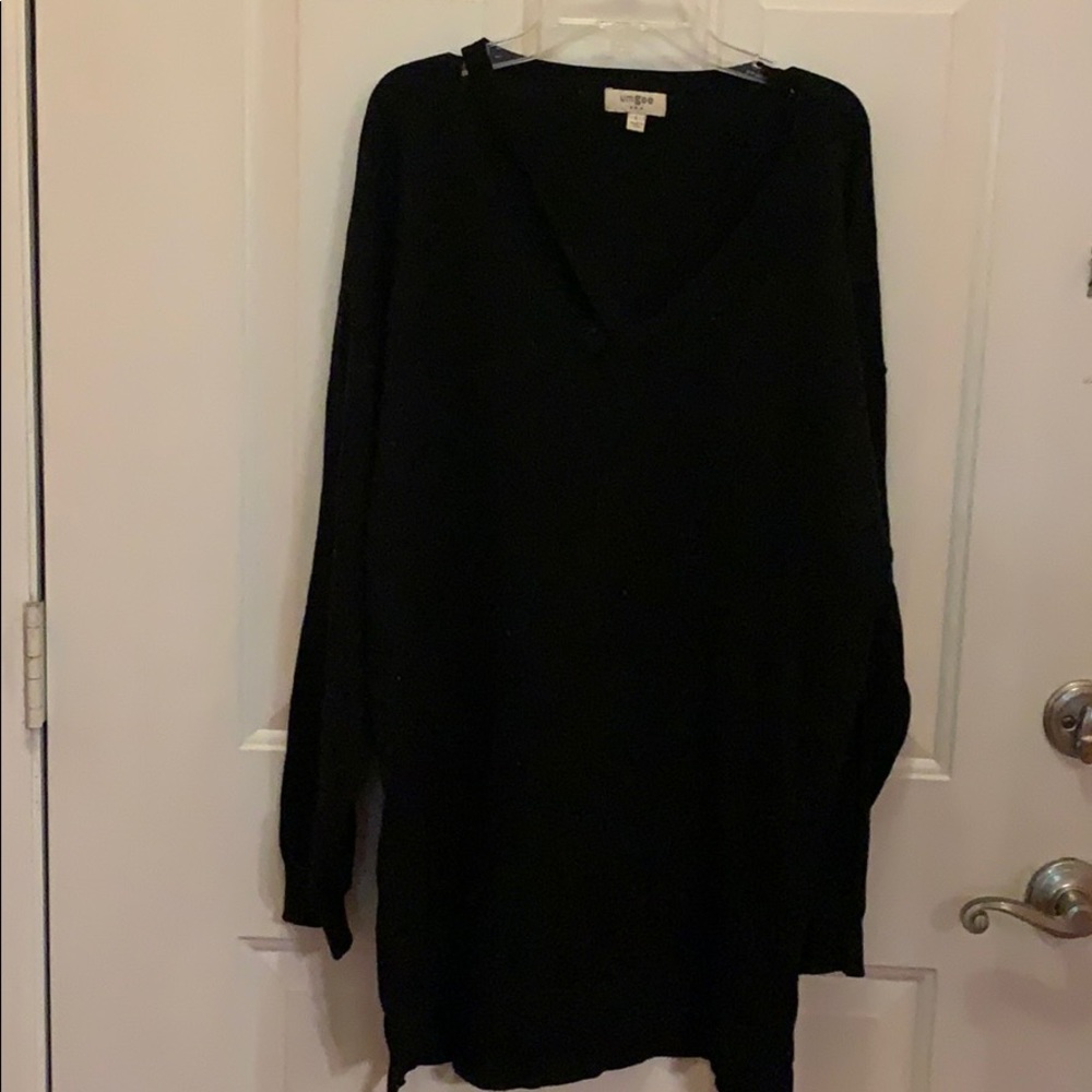 Large Umgee criss cross black sweater
